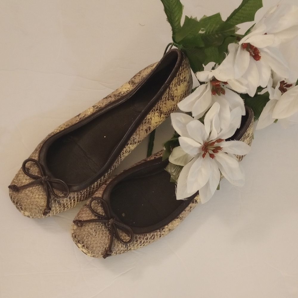 🆕Stuart Weitzman Snake Embossed Flats